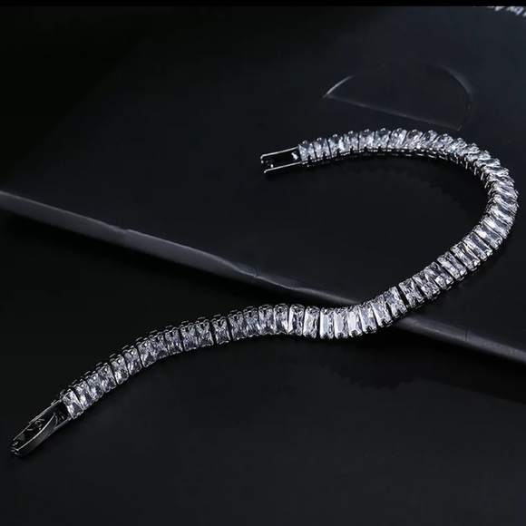 NEW LUXURY BANGLE 925 STERLING SILVER BRACELET, NICE BRACELET, CUTE BRACELET - Picture 6 of 7